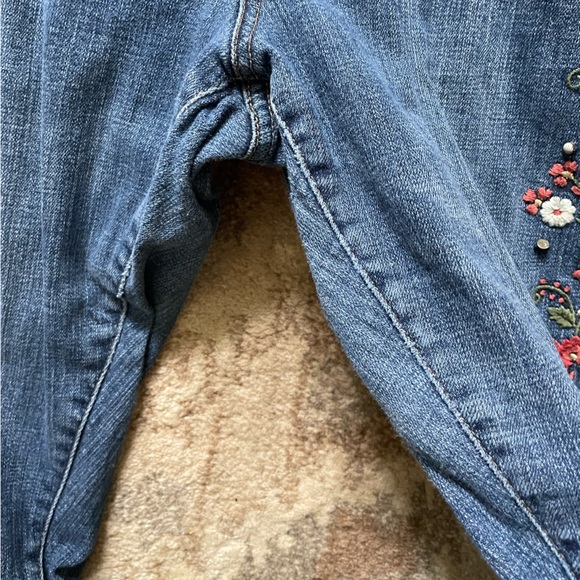 Pilcro Anthropologie floral embroidered denim jeans - Picture 4 of 5